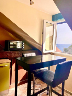 Cozy Studio with Sea and Old Town View
